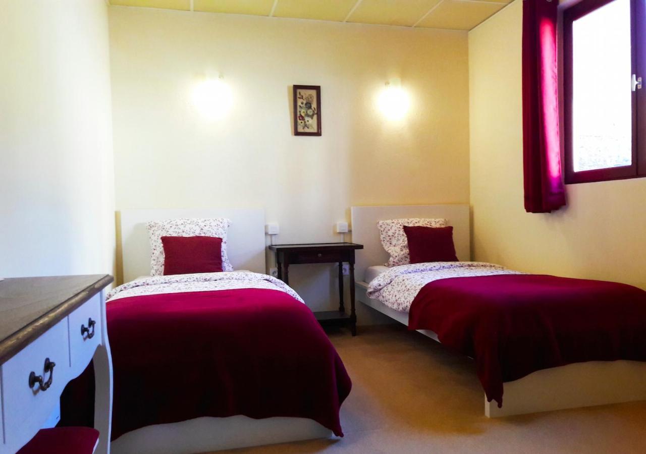 Domaine Lou Castet Bed & Breakfast Tuzaguet Bagian luar foto