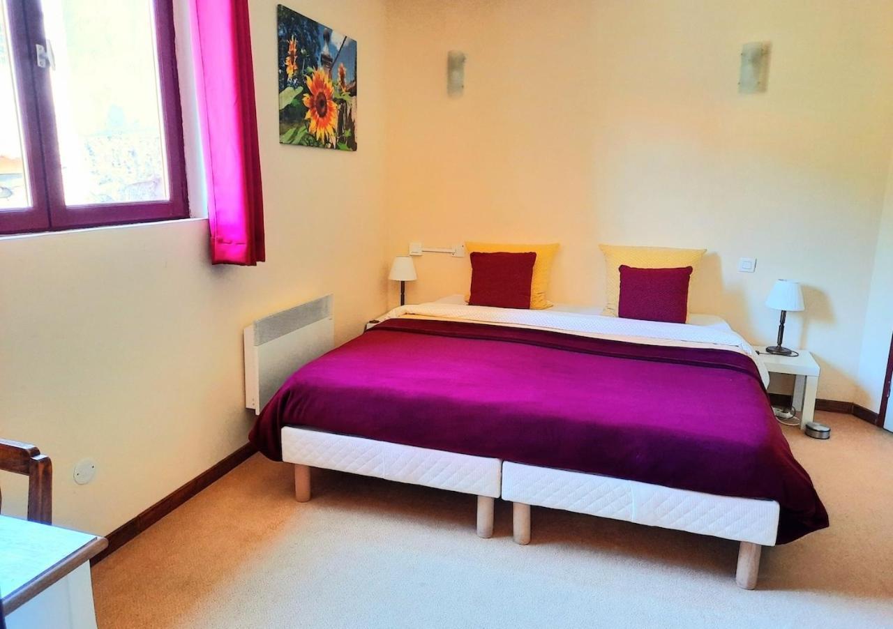 Domaine Lou Castet Bed & Breakfast Tuzaguet Bagian luar foto