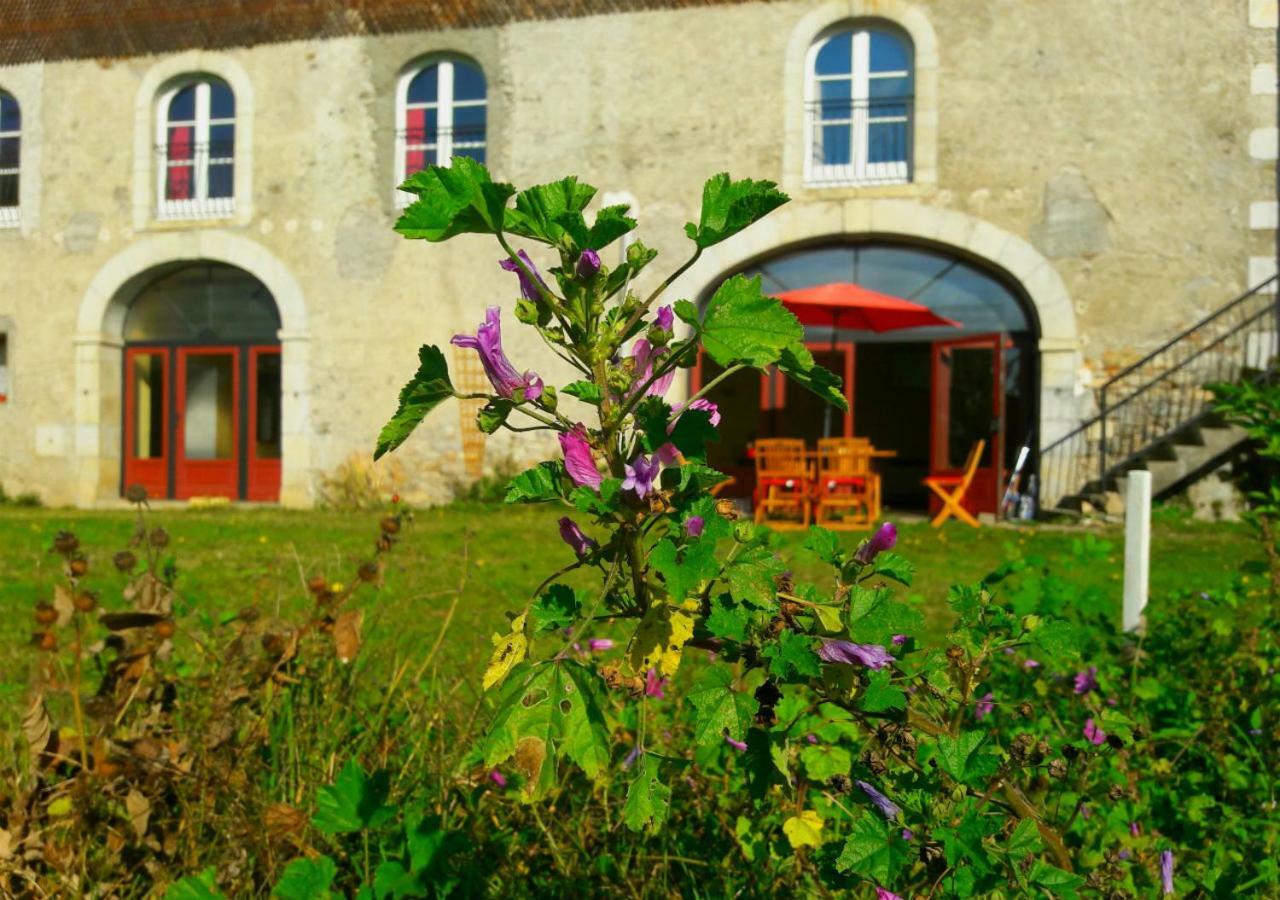 Domaine Lou Castet Bed & Breakfast Tuzaguet Bagian luar foto